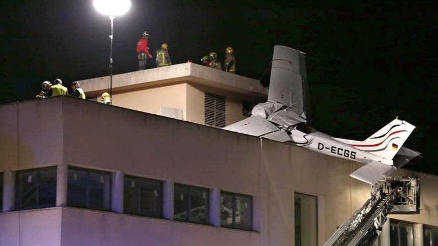 Al menos dos personas mueren al estrellarse una avioneta en Sabadell