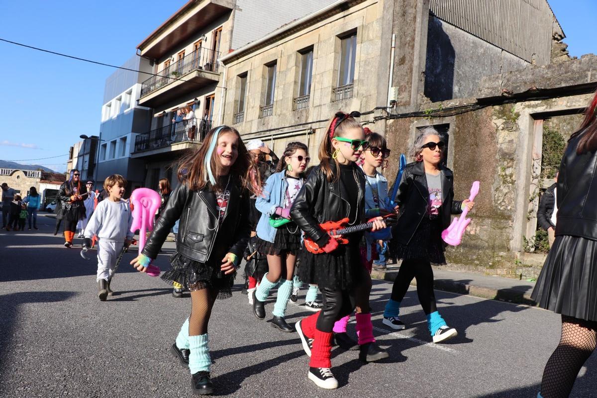 El desfile de disfraces de carnaval llevado a cabo en el Concello de Catoira.