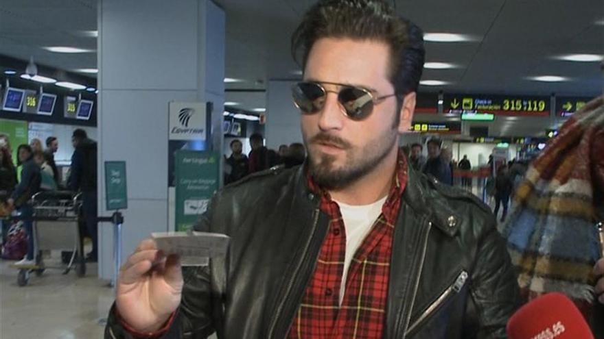 David Bustamante en su llegada al aeropuerto