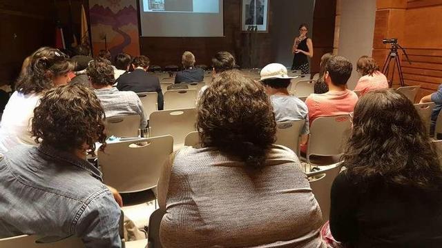 Lilia García, de Sadim Ingeniería, durante la presentación en el congreso de Chile.