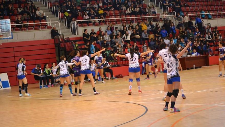 La Elda Prestigio se defendió bien ante el Puchi de Ibiza.