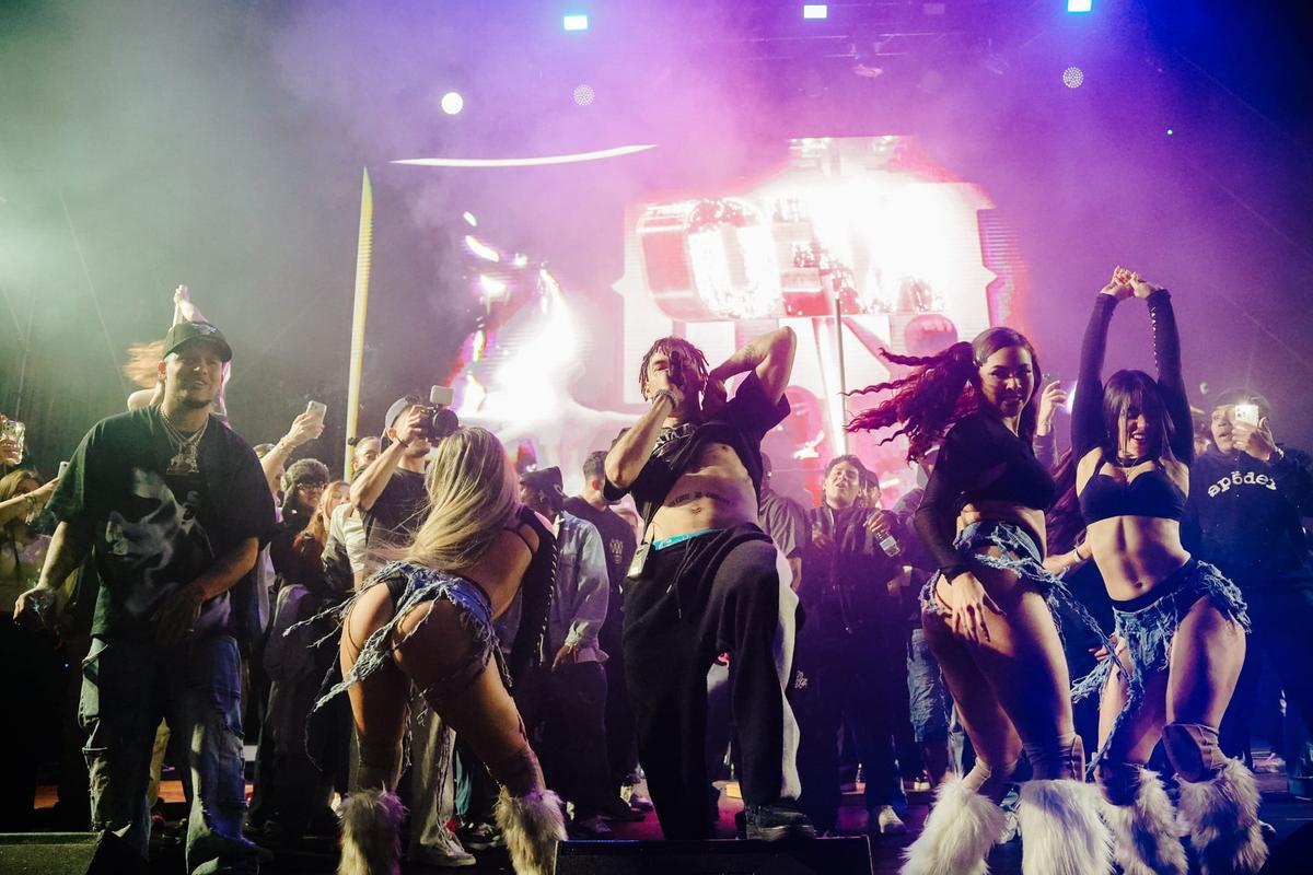 Kidd Keo, durante un momento de su actuación en el festival Costa Sonora