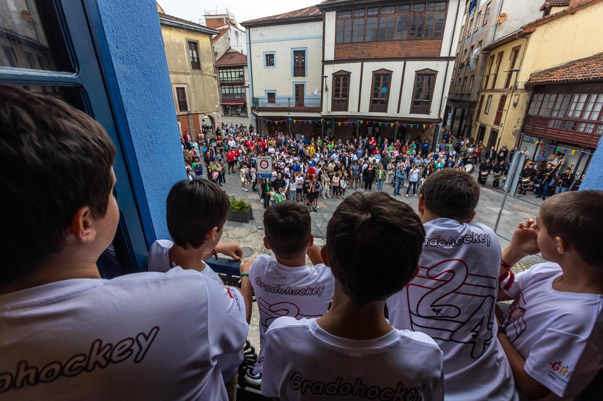 Grado arranca Santiago y Santa Ana con un emotivo pregón de los deportistas locales