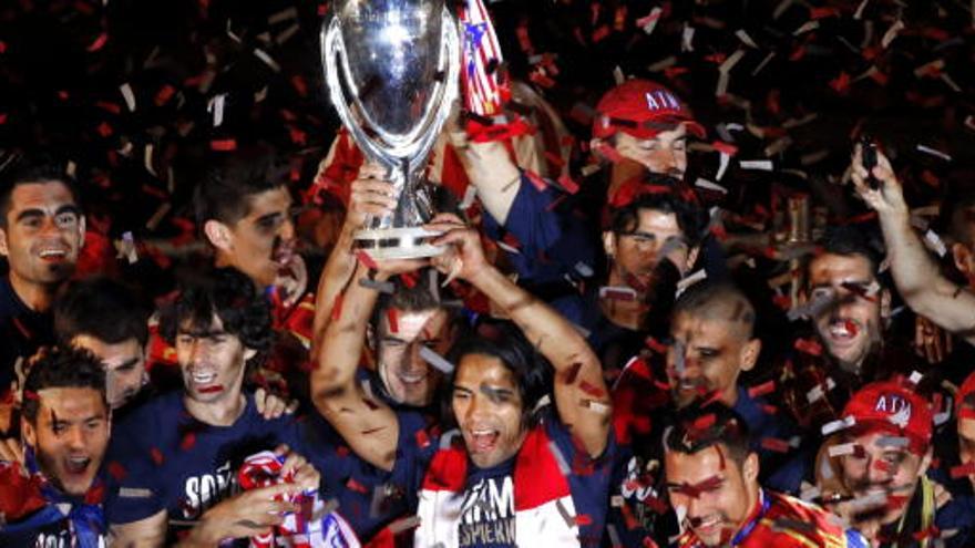 Los jugadores del Atlético de Madrid celebran la Supercopa de Europa.