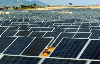 Medio Ambiente trata de evitar que caduquen 37 plantas fotovoltaicas