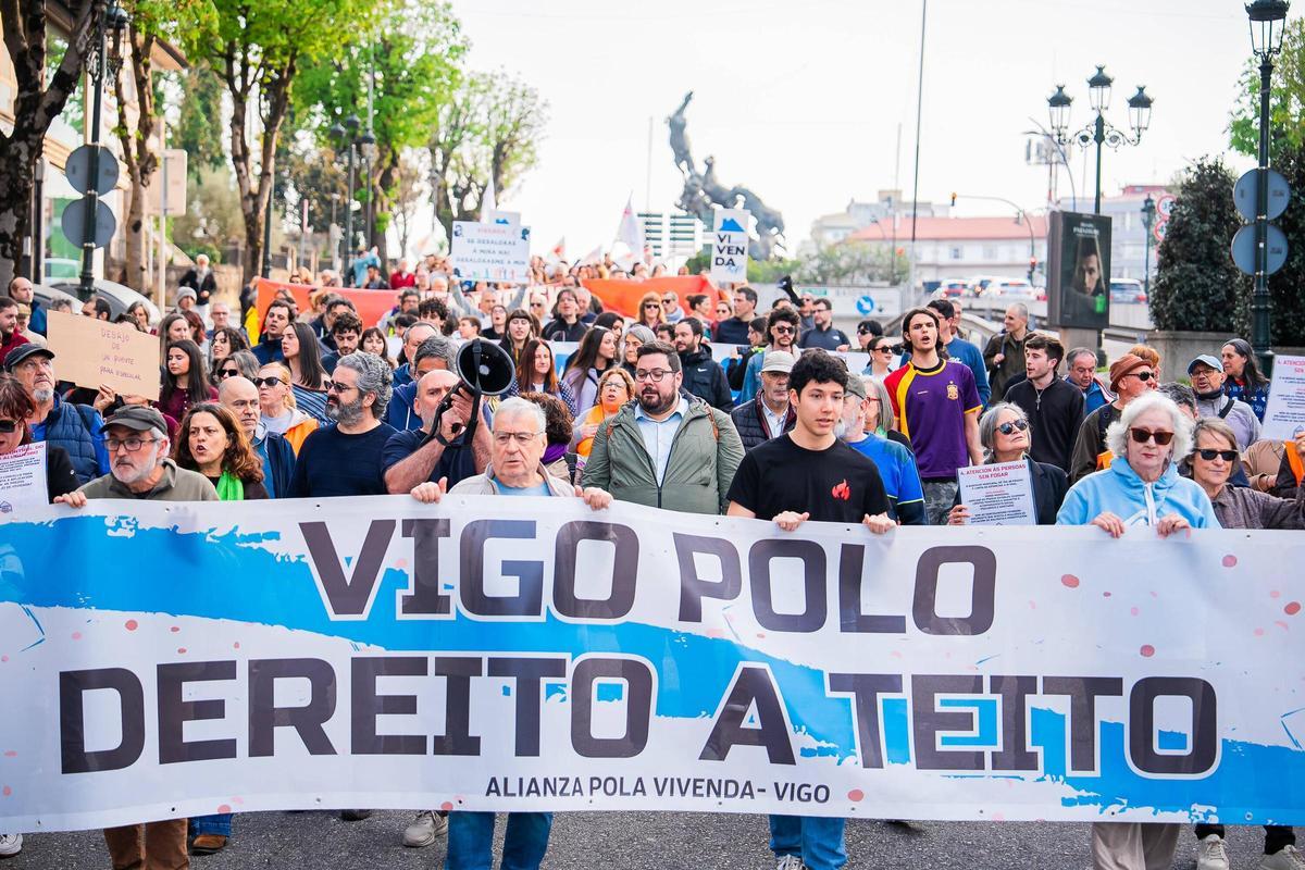 Una multitud clama por el derecho a la vivienda en las calles de Vigo Una multitud clama por el derecho a la vivienda en las calles de Vigo