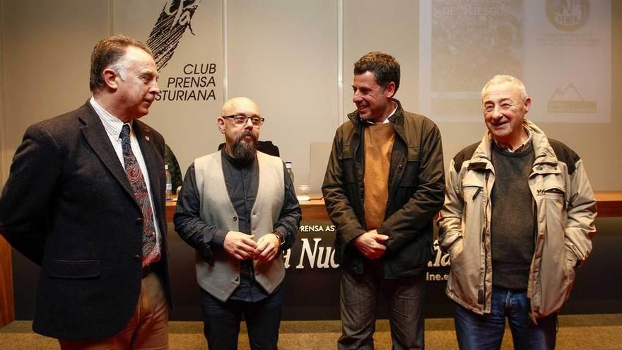 De izquierda a derecha, José Luis Llamazares, Manuel Taibo, Alberto Boza y Juan Rionda.