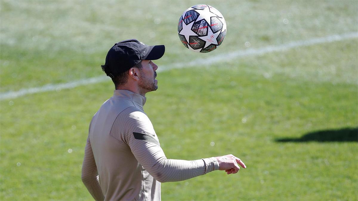 Simeone durante el entrenamiento previo al duelo ante el Chelsea