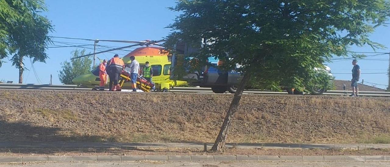 El ciclista herido ha sido trasladado al hospital Reina Sofía en helicóptero.