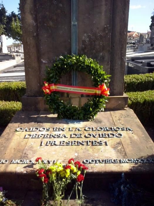 Homenaje a los caídos en la Guerra Civil durante el cerco a Oviedo