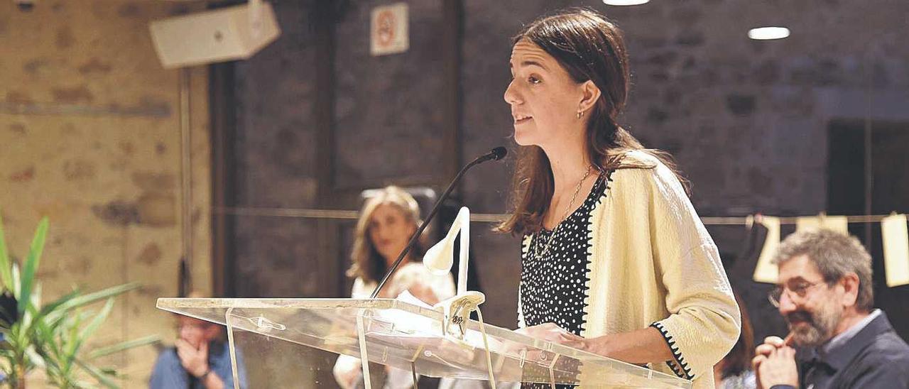 L’escriptora i poetessa Belén Vieyra durant la presentació del poemari «Correspondència»