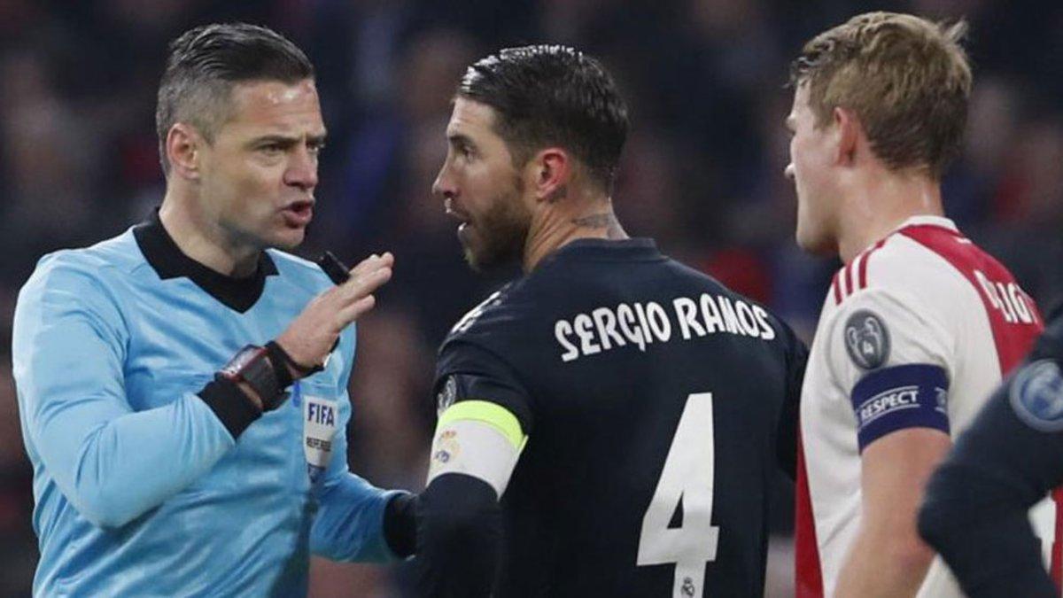 Sergio Ramos provocó una cartulina amarilla ante el Ajax