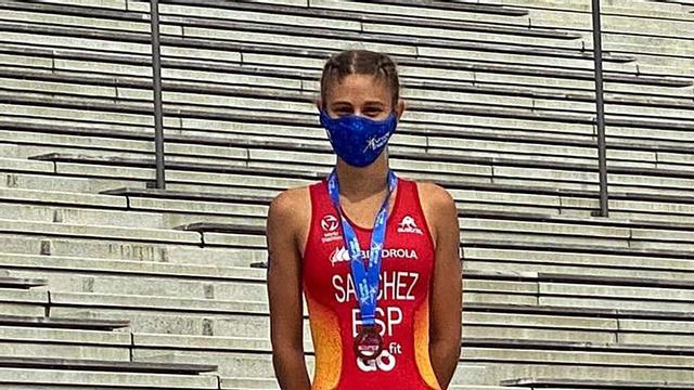 Paula Sánchez, en el podio de Riga. | FERTRI