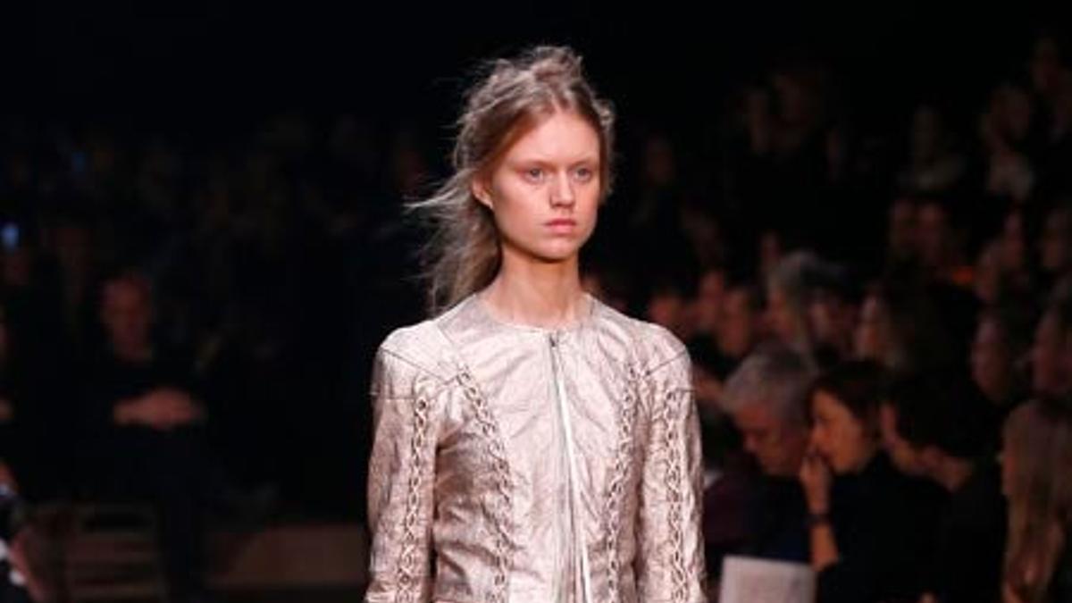 Paris Fashion Week: Alexander McQueen trae a Paris el universo victoriano