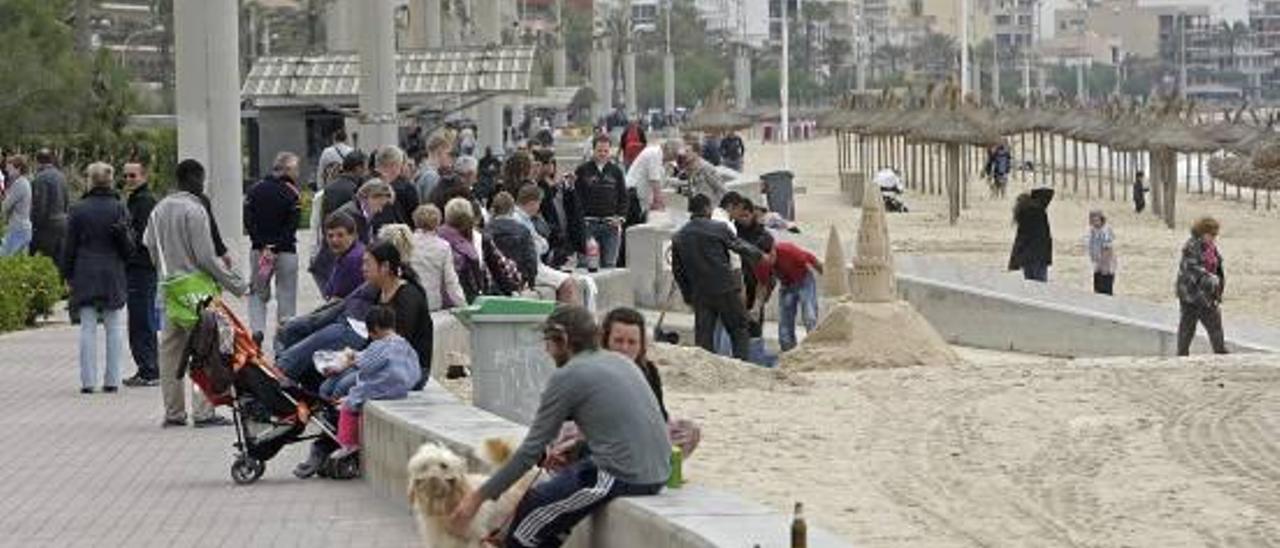 Imagen de archivo de la Platja de Palma, zona en la que se están desarrollando este invierno importantes reformas hoteleras.