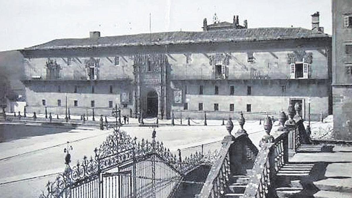 Imagen histórica del antiguo Hospital Real de Santiago
