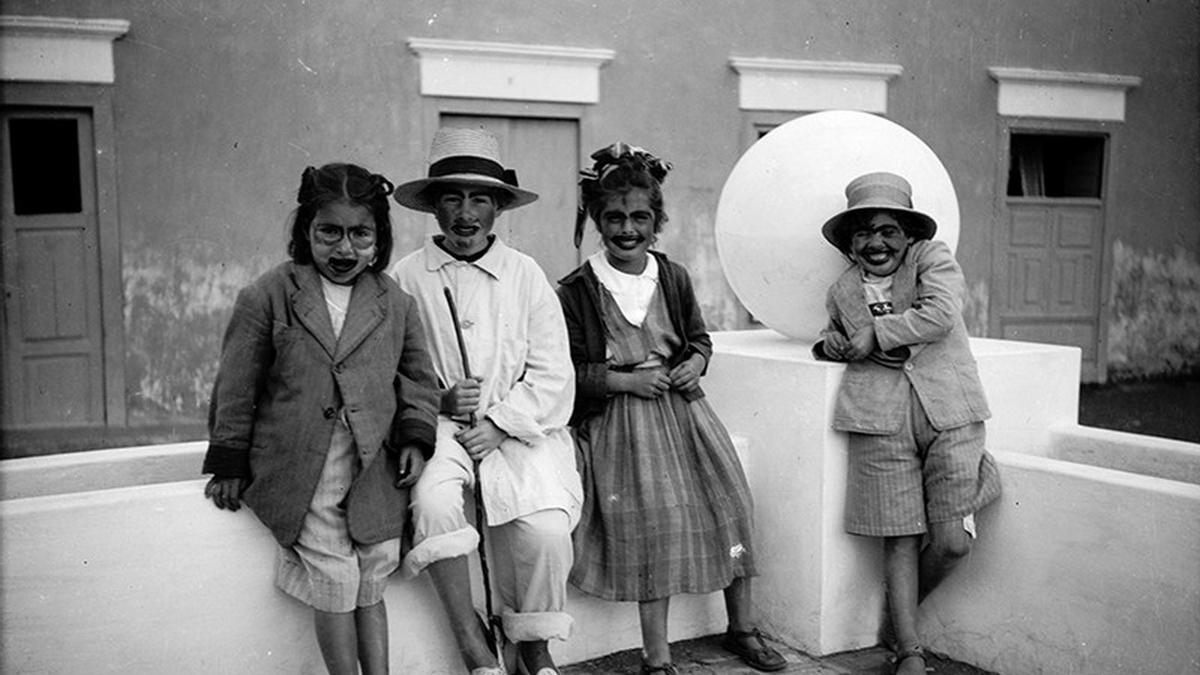 Niñas disfrazadas en el Carnaval de Haría.