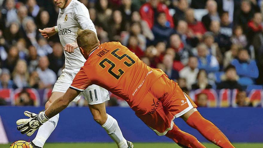 Bale logrando el que era su cuarto gol al Rayo el pasado diciembre.