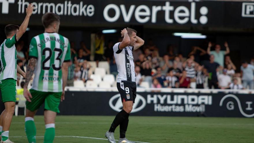 Alfredo Ortuño lamenta una ocasión perdida.