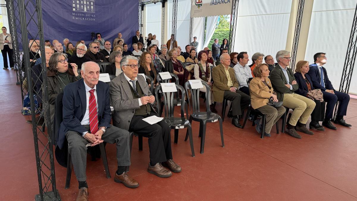 Asistentes al acto de este lunes en el Archivo de Indianos de Colombres.
