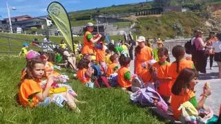 Juegos y convivencia en Llanes: más de 300 escolares celebran las VI "Olimplayas"