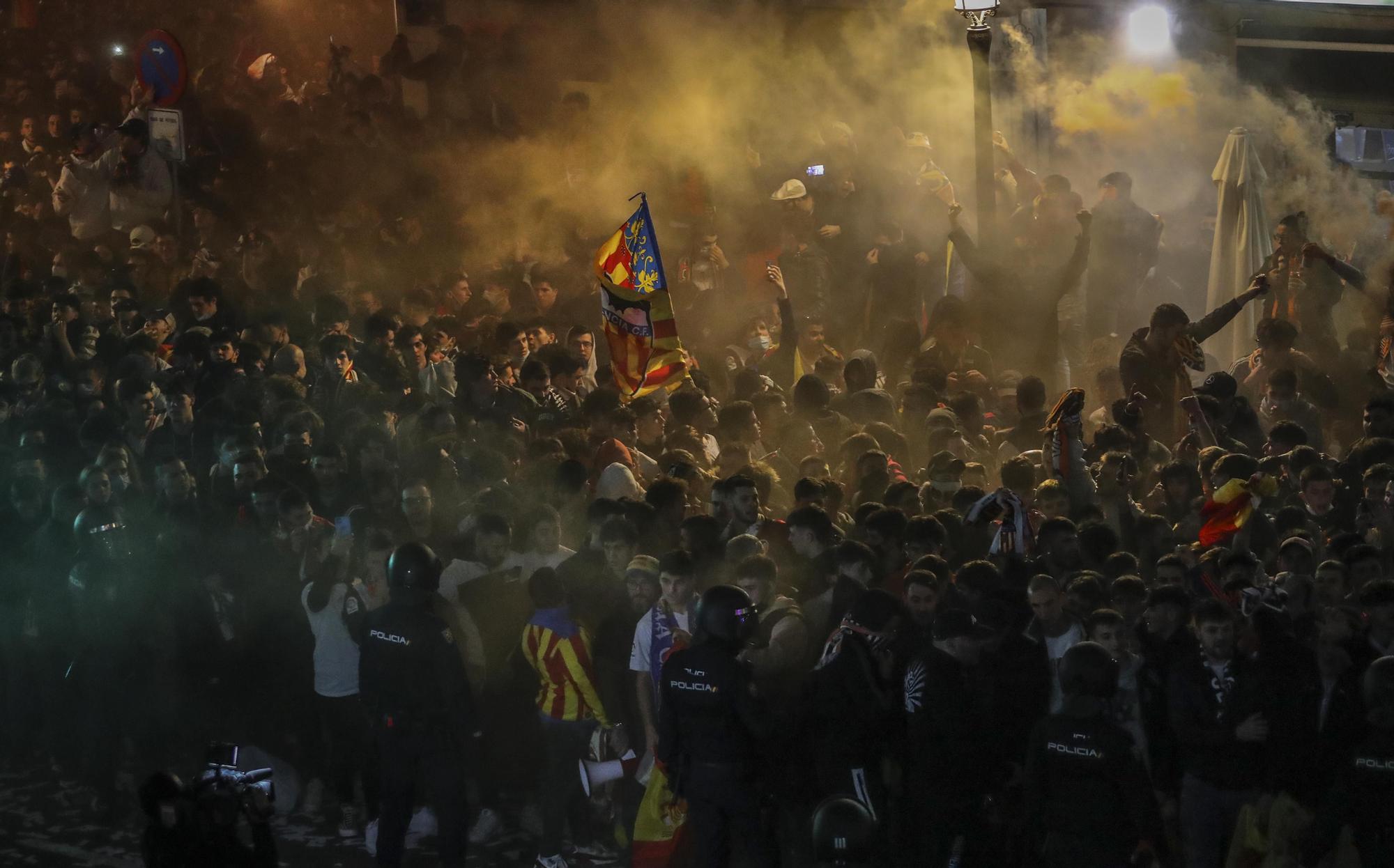 ¡Mestalla marcó el 1-0! Así fue el brutal recibimiento al Valencia CF en la Avenida Suecia