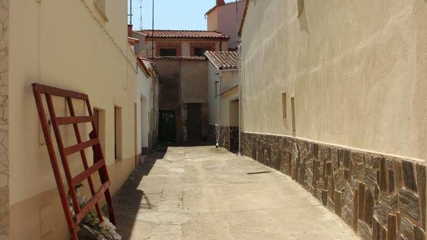 Callejón donde el toro corneó a la víctima mortal.