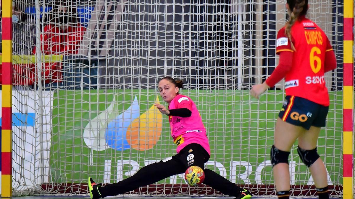 Silvia Navarro, la veterana guardameta de la selección española