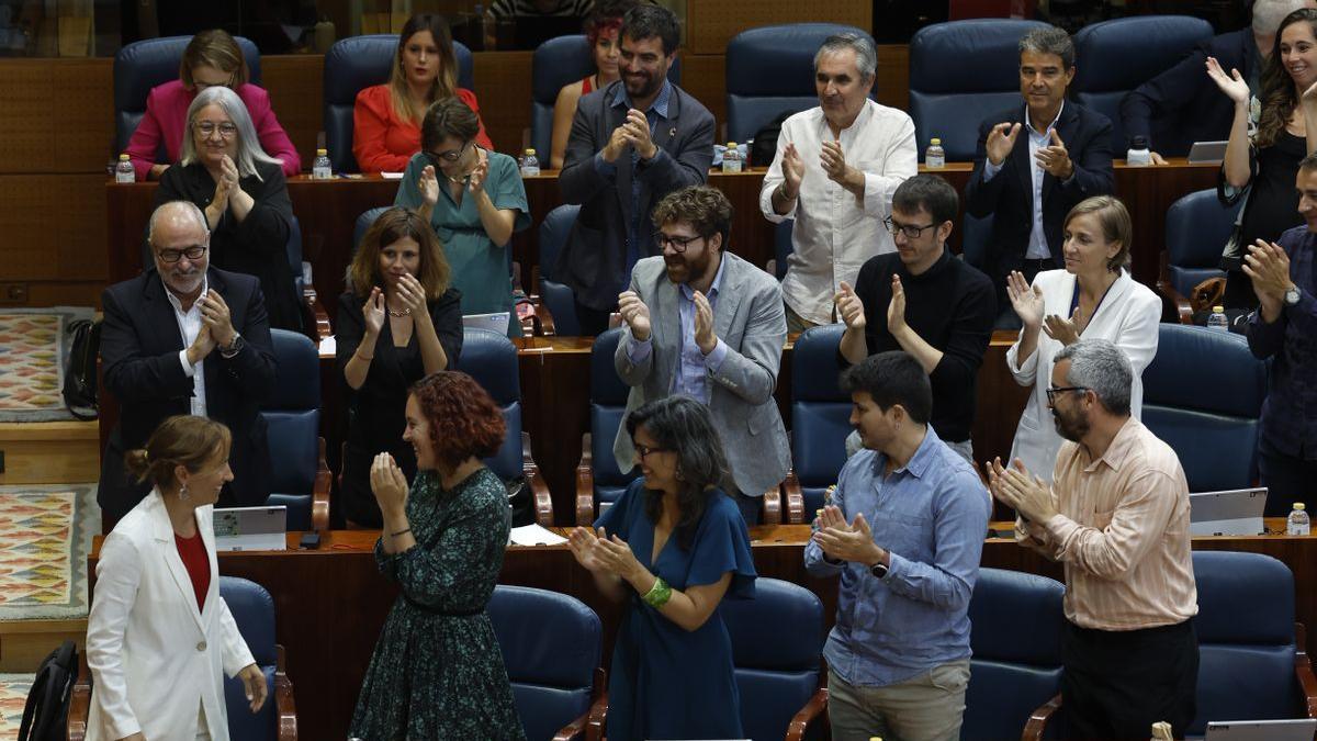 Mónica García al finalizar su discurso en la Asamblea de Madrid.