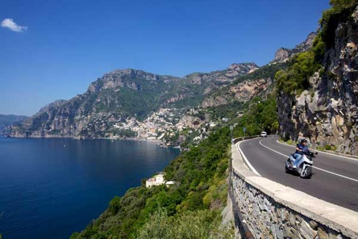 Bahía y comuna de Positano.