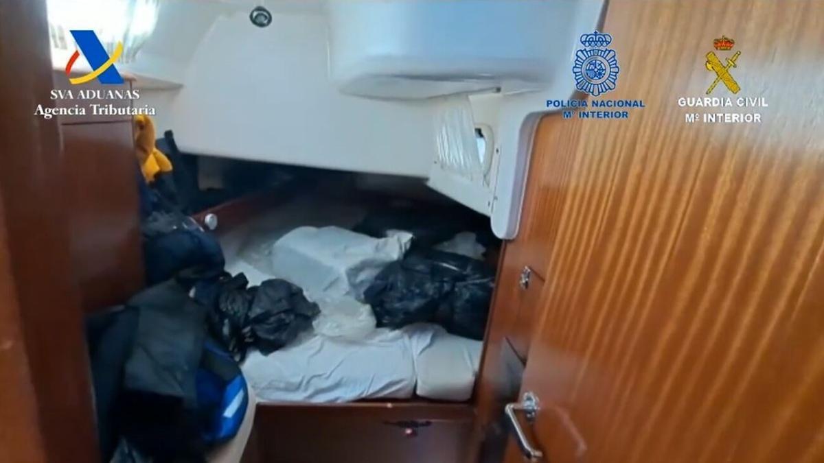 Interceptados dos veleros con más de 1.100 kilos de cocaína al oeste de Canarias