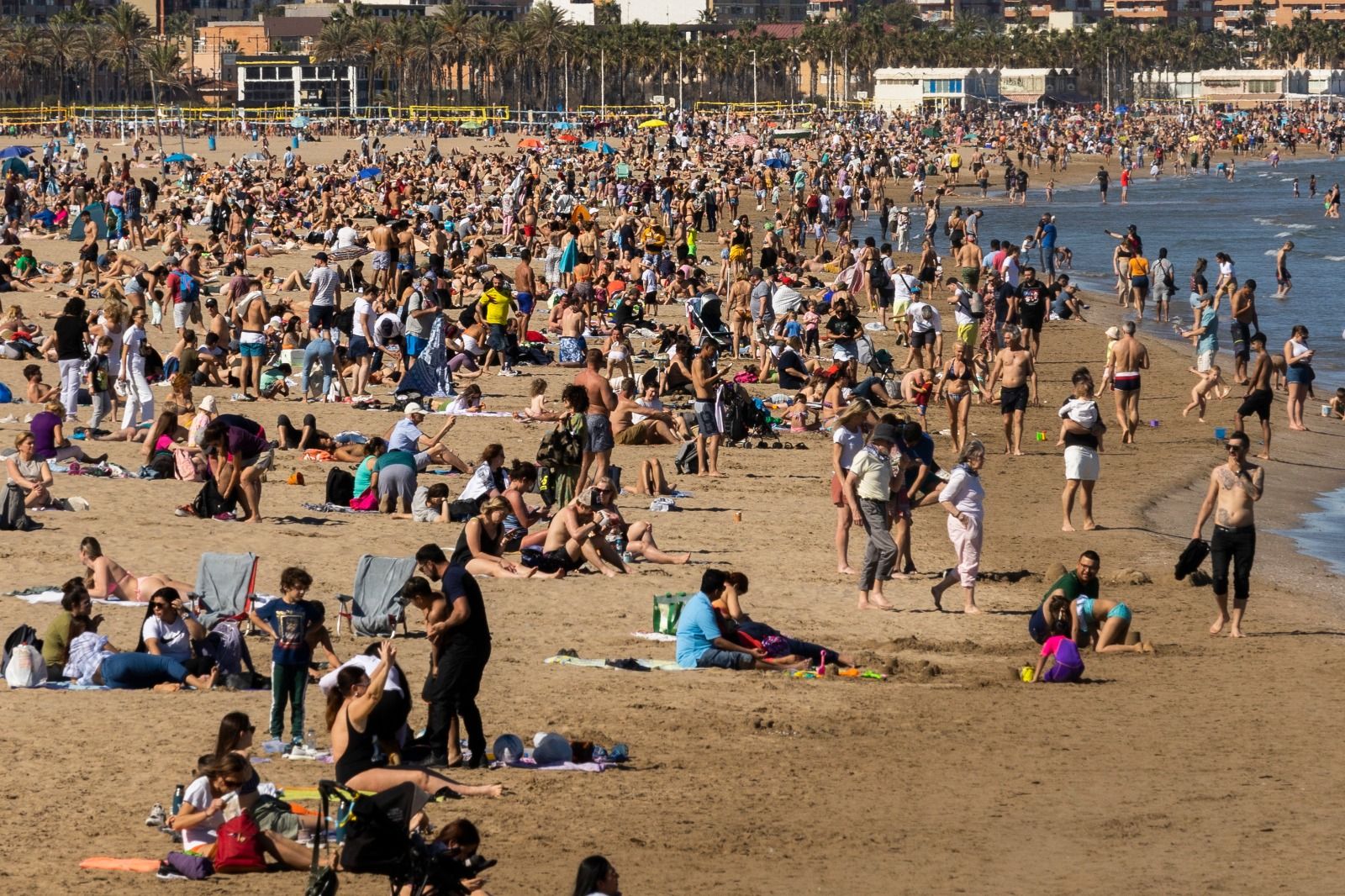 Domingo de Fallas... ¿o de playa?