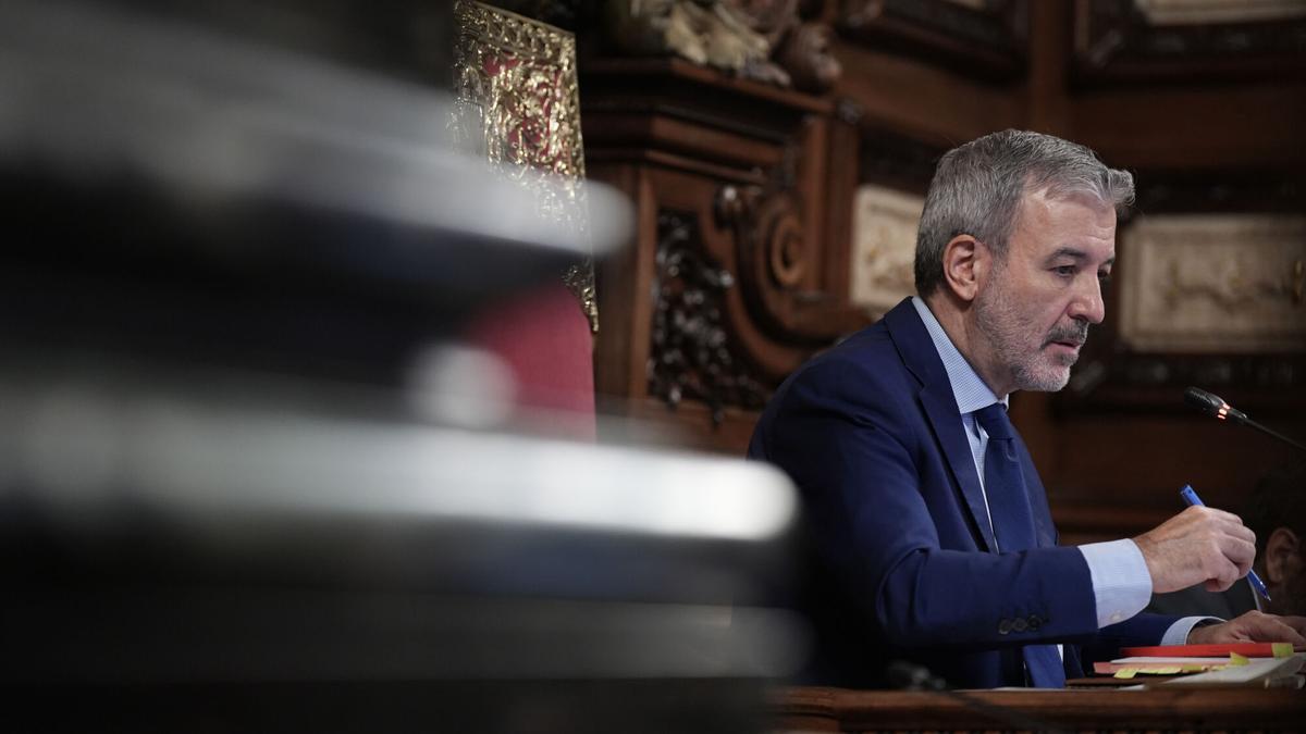 El alcalde de Barcelona, Jaume Collboni, durante una sesión plenaria, en el Ayuntamiento de Barcelona.