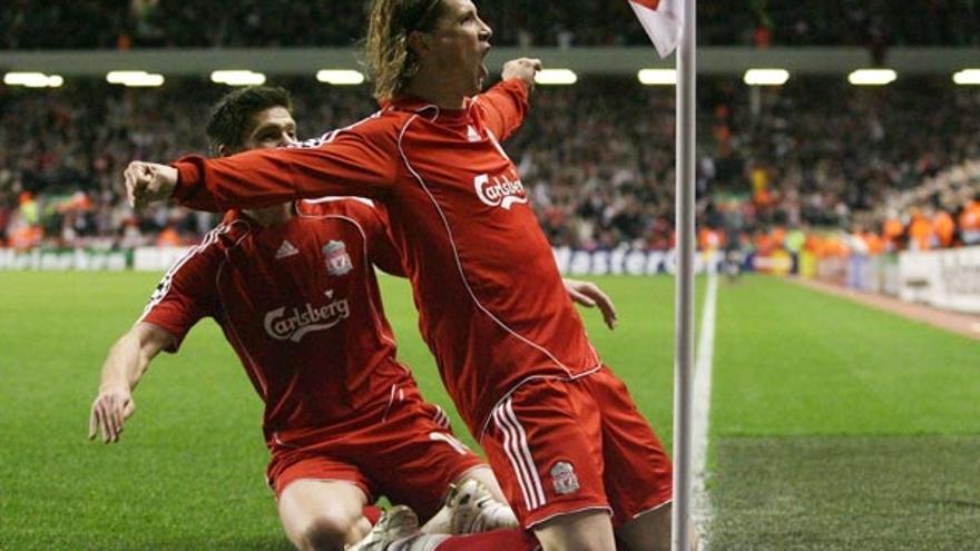 Fernando Torres festeja el segundo gol del Liverpool.