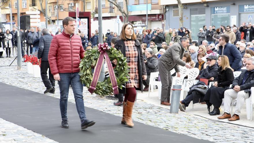 Xàtiva rinde homenaje a las víctimas del bombardeo de la estación