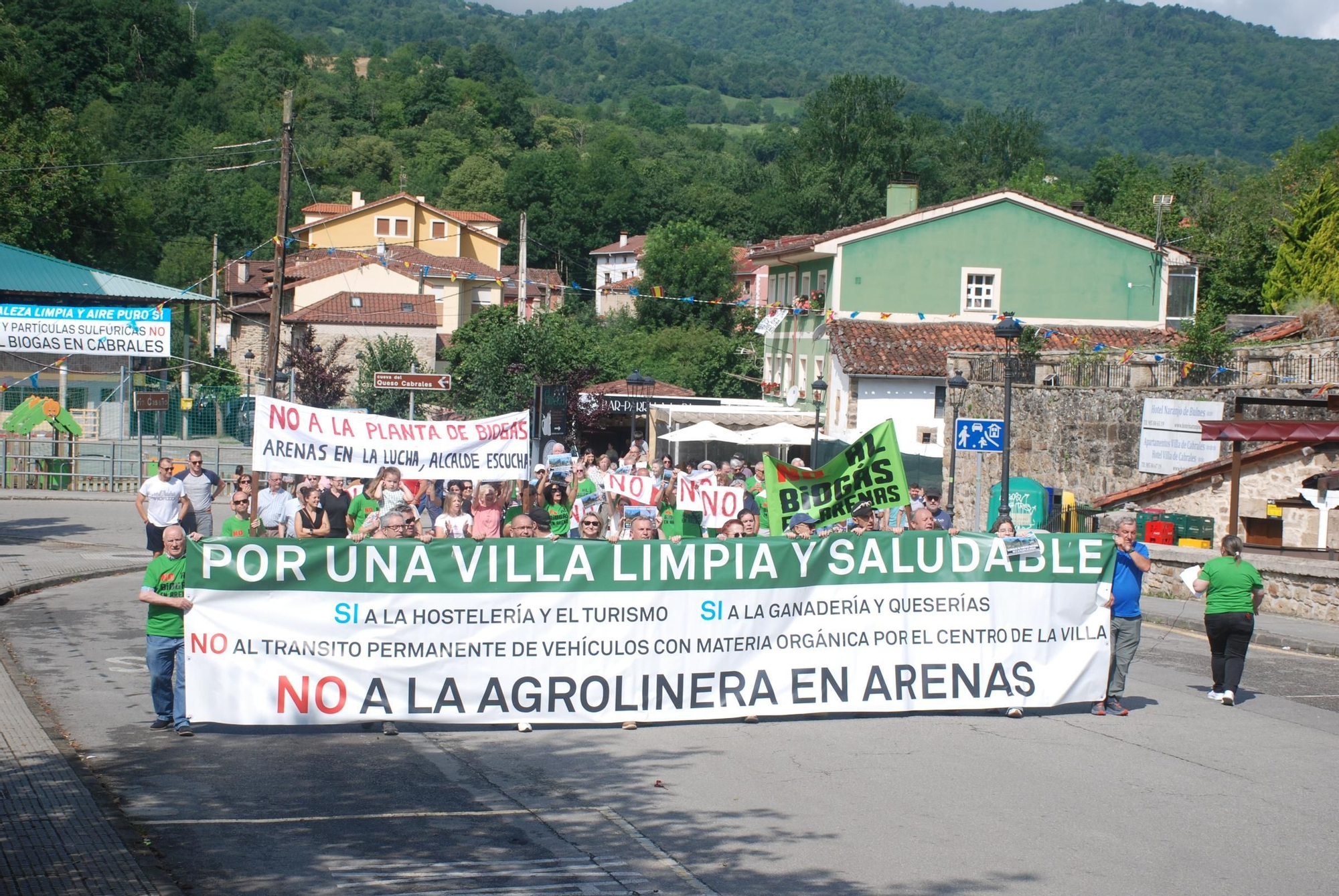Manifestación contra la planta de biogás en Arenas de Cabrales