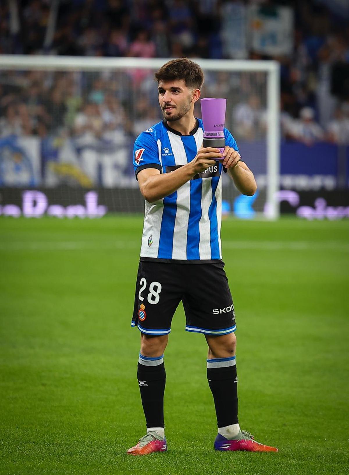 Javi Hernández, con el premio al mejor jugador sub-23 del mes de LaLiga EA Sports