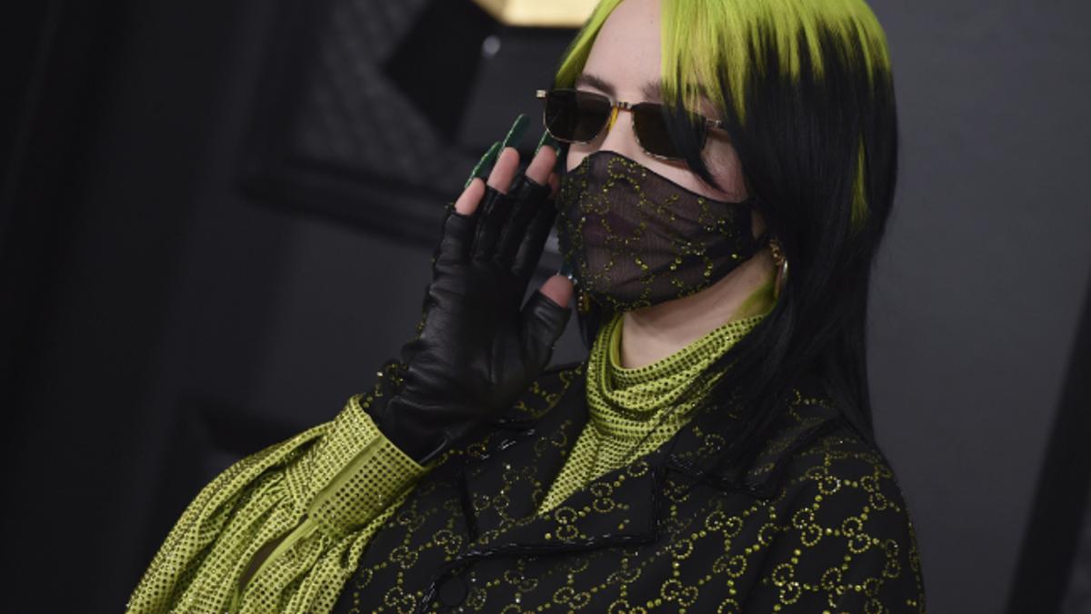 Billie Eilish, Arinana Grande, Justin Bieber y otros cantantes diseñan mascarillas para ayudar a la industria musical