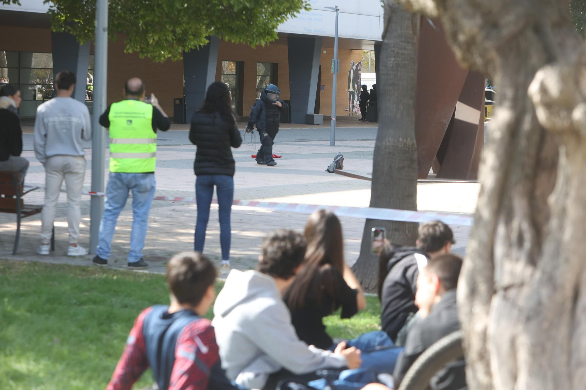 La Universidad de Alicante realiza un simulacro de ataque terrorista en sus instalaciones