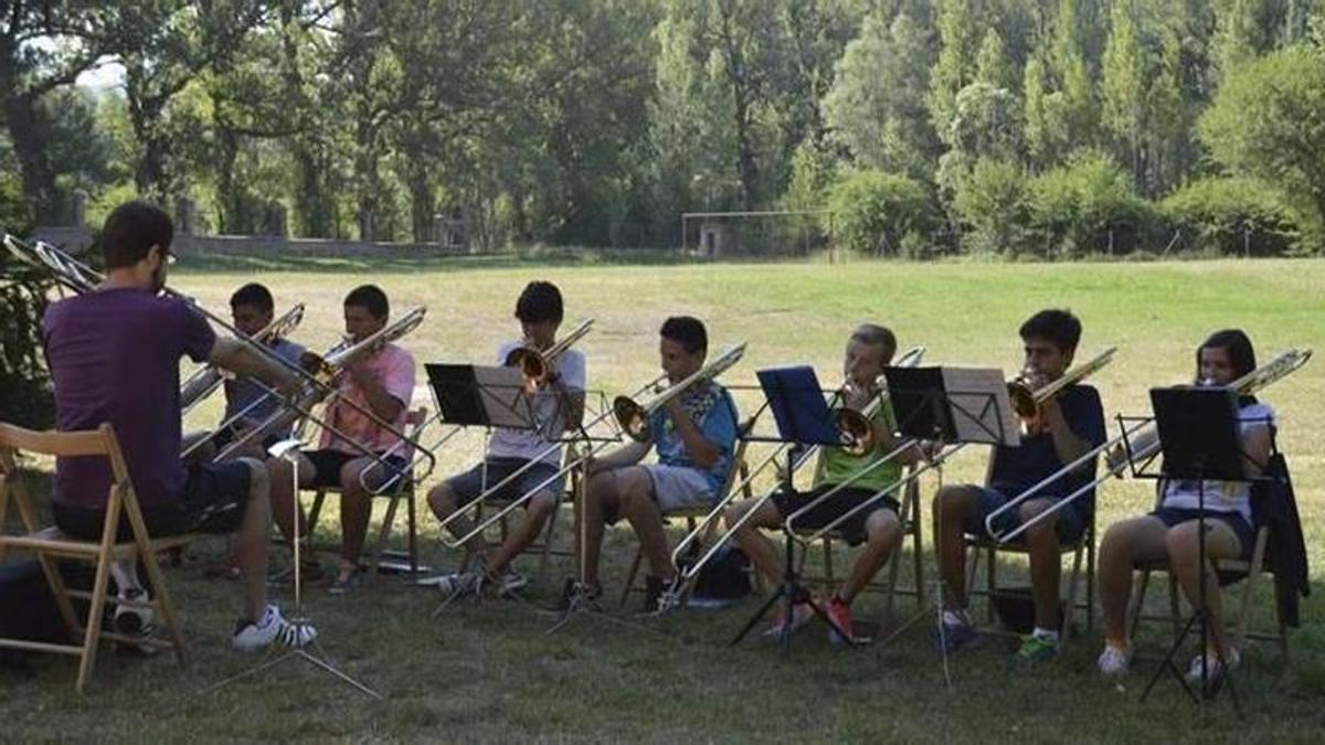 Jóvenes de 12 a 17 años participan del Campamento de Músicos Juveniles