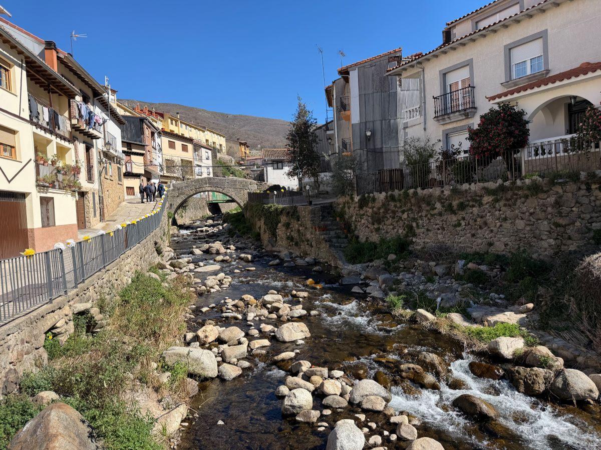 La Fiesta del Cerezo en Flor abre sus puertas en Tornavacas con un homenaje al trabajo y la resistencia del Valle del Jerte