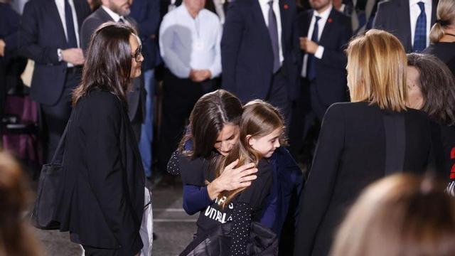 Los reyes en el funeral de Estado por las víctimas de la dana: emoción, abrazos y acompañamiento a las víctimas