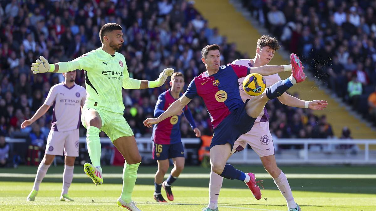 Lewy batió a Gazzaniga con este espectacular remate