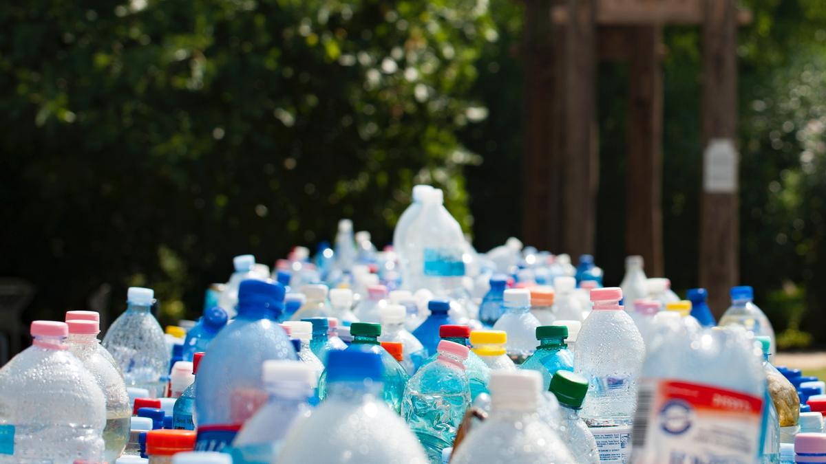 Elisava Research desmiente las cifras oficiales de reciclaje de plástico en España y revela que con el sistema actual es imposible alcanzar el objetivo de reciclaje de la UE