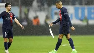 La Primera Dama de Francia se 'despide' de Mbappé