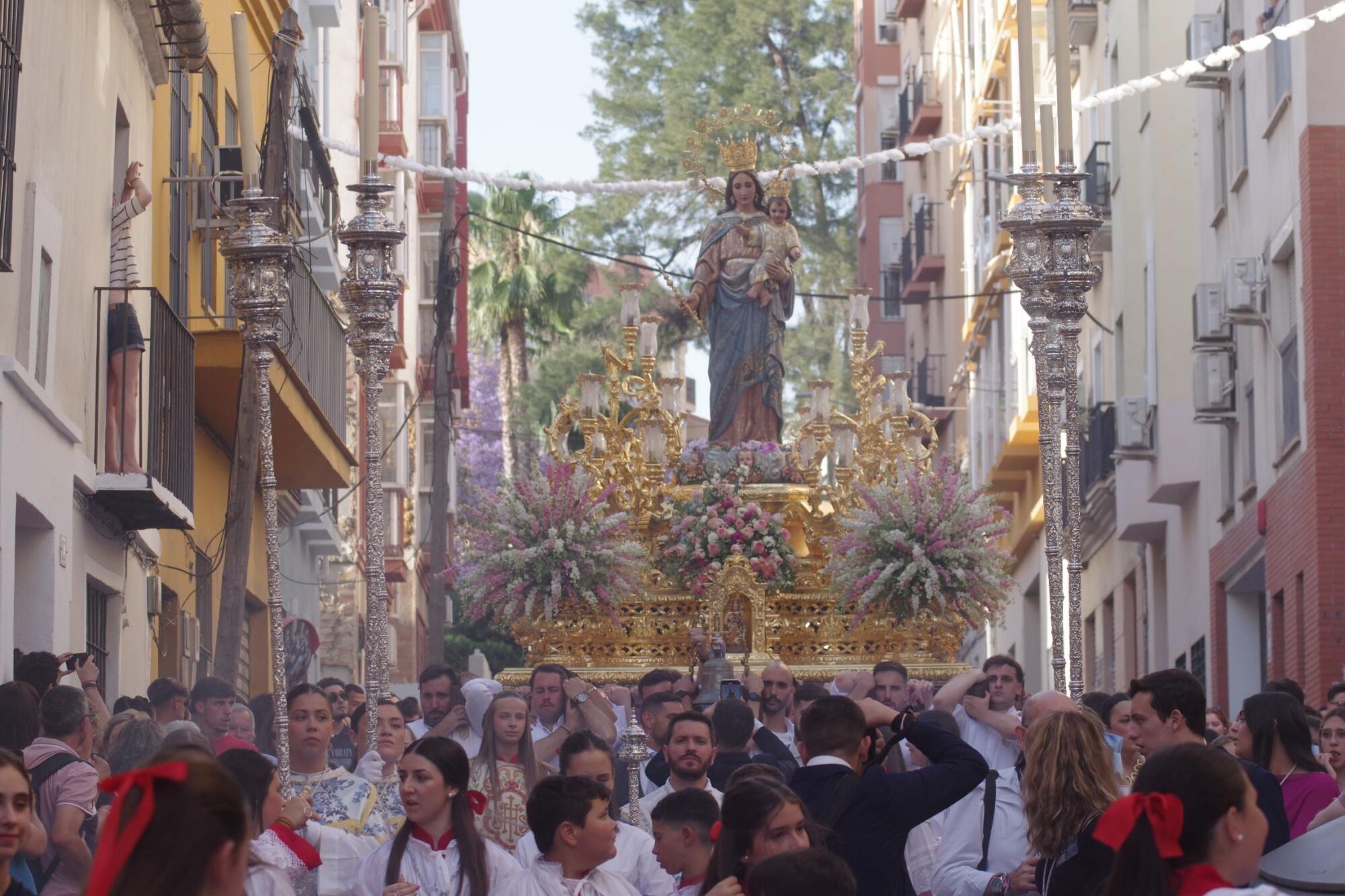 Salida procesional de María Auxiliadora por Capuchinos en 2025