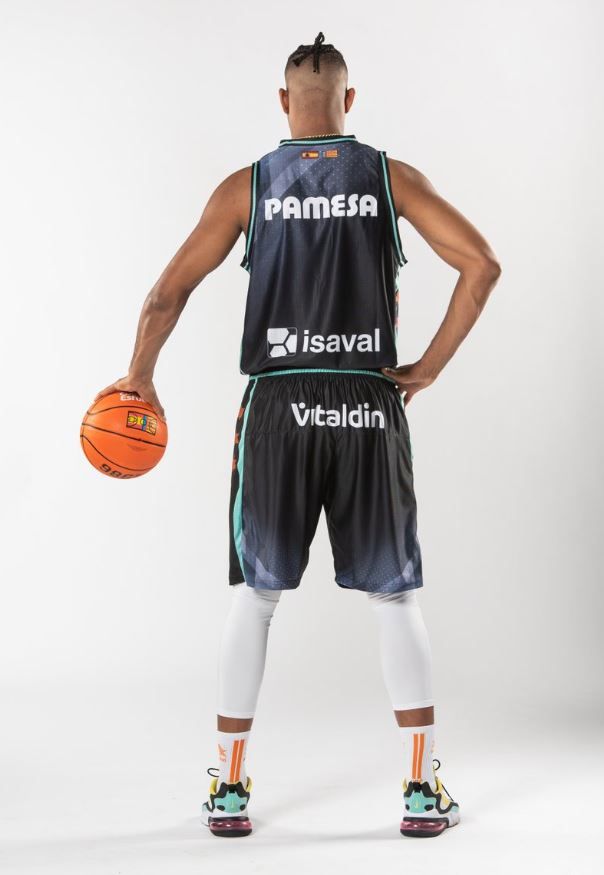 Las nuevas equipaciones de Valencia Basket: ¡Sorpresa con 'pólvora y cenizas'!