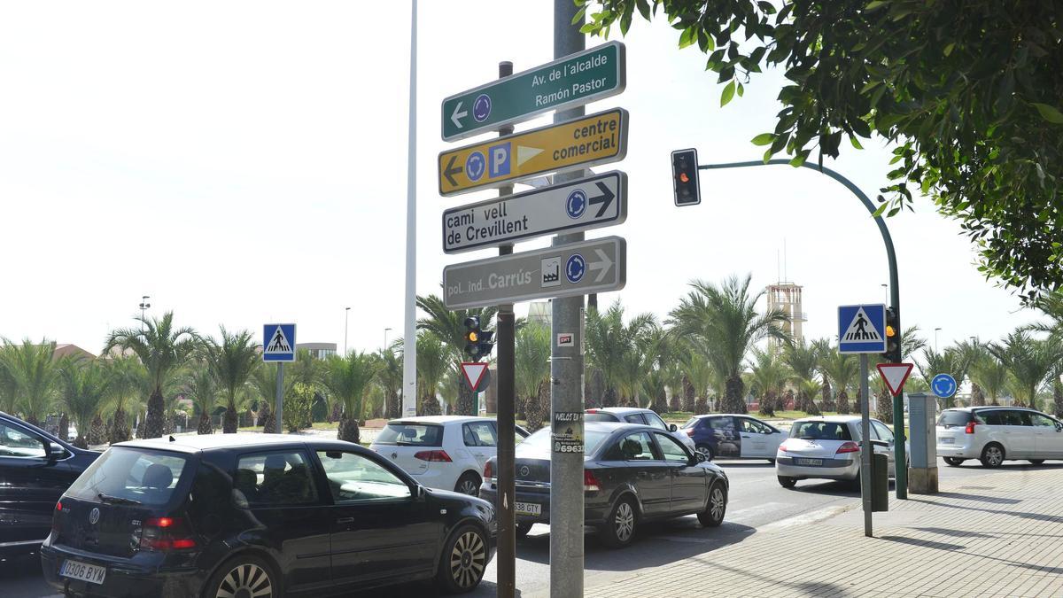 Entrada a la rotonda de l'Aljub en Elche