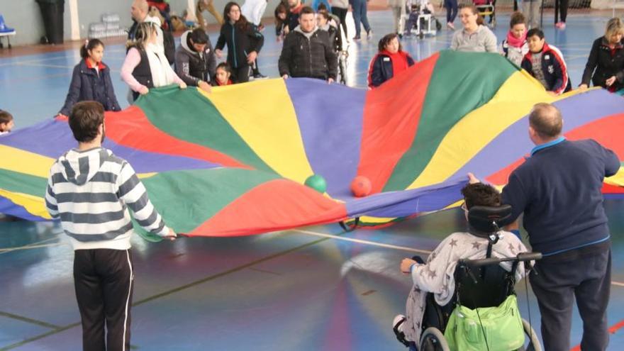 Imagen de una de las actividades realizadas por los participantes a las Jornadas de Deporte Adaptado.