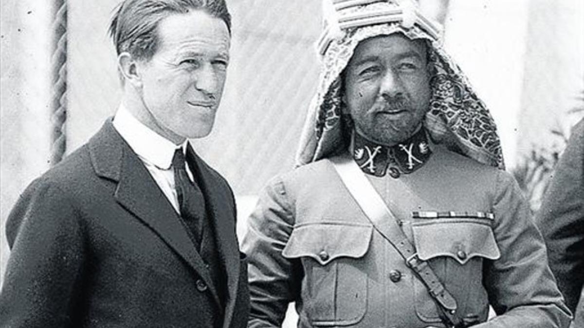 T. E. Lawrence, más conocido como Lawrence de Arabia, y el emir Abdullah.